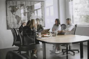 How Top Teams Stay Focused Without Daily Meetings